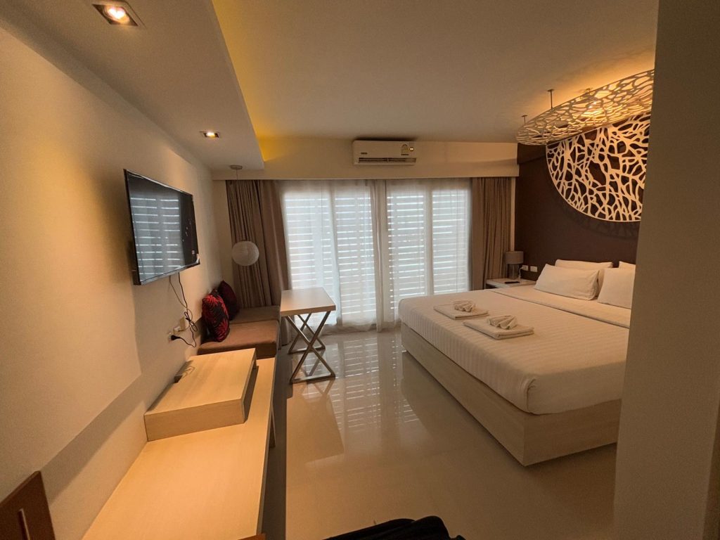phuket thailanda cazare karon coral inn