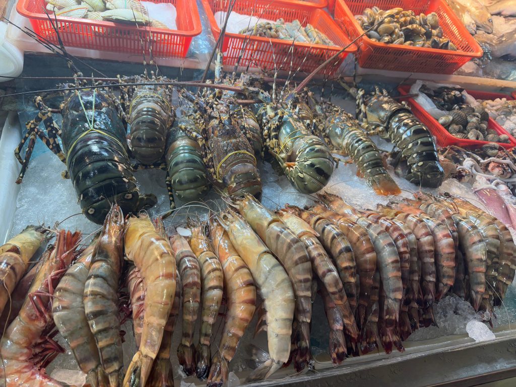 phuket thailanda patong night market