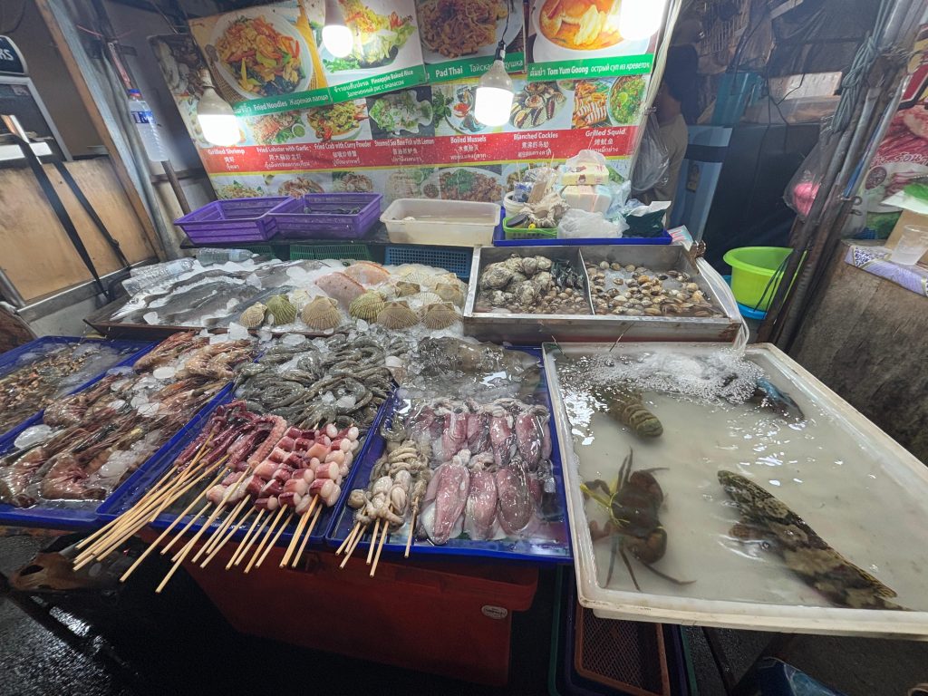 phuket thailanda patong night market