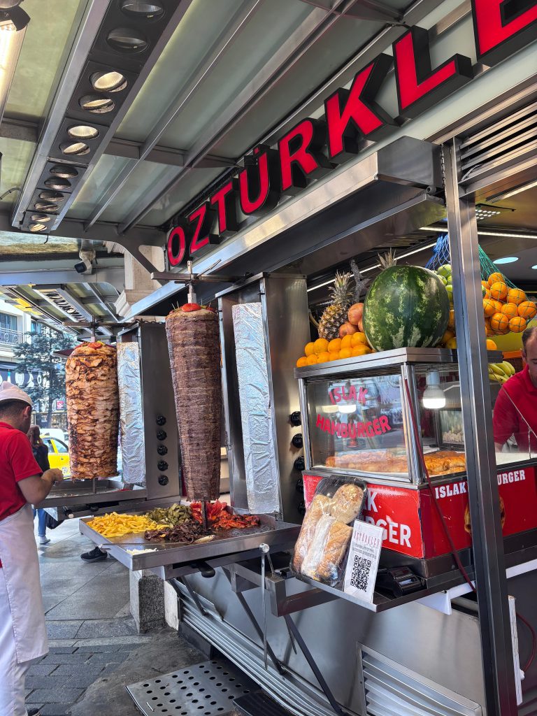 atractii turistice istanbul ce mancam