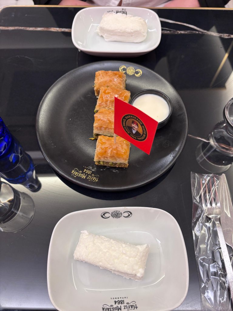 ce mancam in istanbul baclavale hafiz mustafa